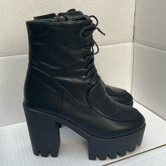 MONDAY Gothic Heels - Picture 1 of 5